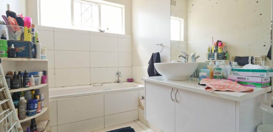 3 Bedroom Apartment for Sale in Beacon Bay