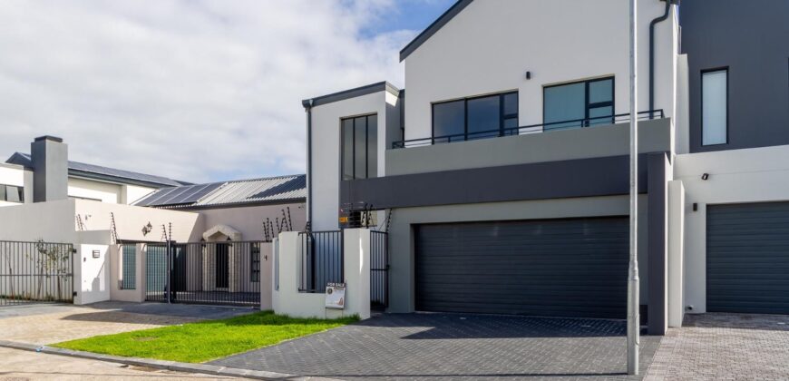 4 Bedroom House for Sale in Cape Farms