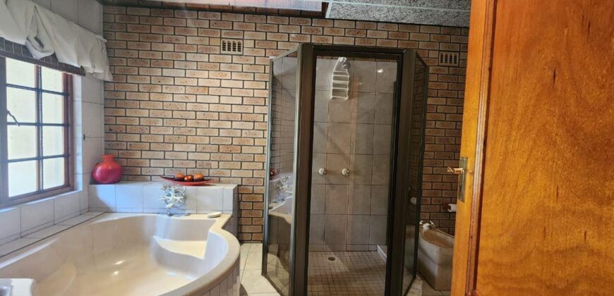 15-Bedroom Commercial Property for Sale in Cashan